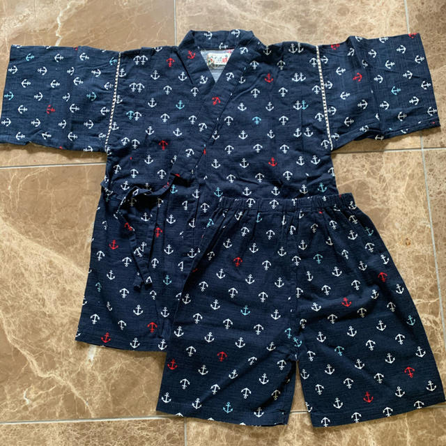 男の子 甚平 130 紺色 キッズ/ベビー/マタニティのキッズ服男の子用(90cm~)(甚平/浴衣)の商品写真