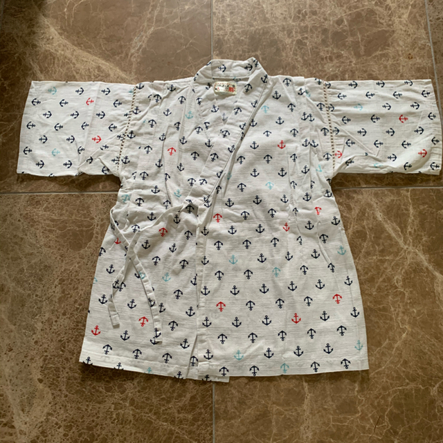 男の子 甚平 130 白 キッズ/ベビー/マタニティのキッズ服男の子用(90cm~)(甚平/浴衣)の商品写真