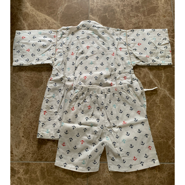 男の子 甚平 130 白 キッズ/ベビー/マタニティのキッズ服男の子用(90cm~)(甚平/浴衣)の商品写真