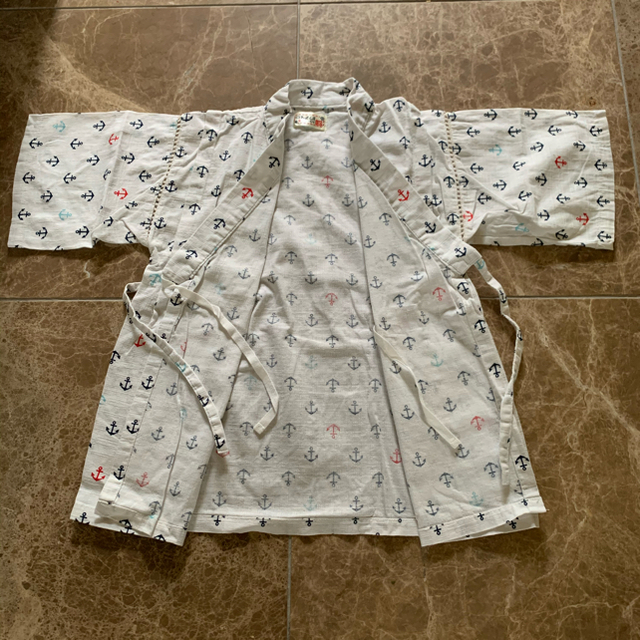 男の子 甚平 130 白 キッズ/ベビー/マタニティのキッズ服男の子用(90cm~)(甚平/浴衣)の商品写真