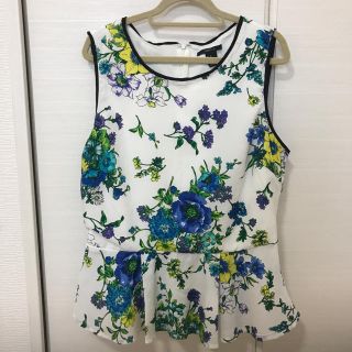 フォーエバートゥエンティーワン(FOREVER 21)のFOREVER21 花柄トップス(シャツ/ブラウス(半袖/袖なし))