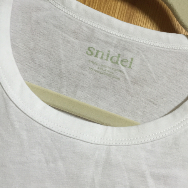 SNIDEL(スナイデル)のsnidel BLESSロゴT レディースのトップス(Tシャツ(半袖/袖なし))の商品写真