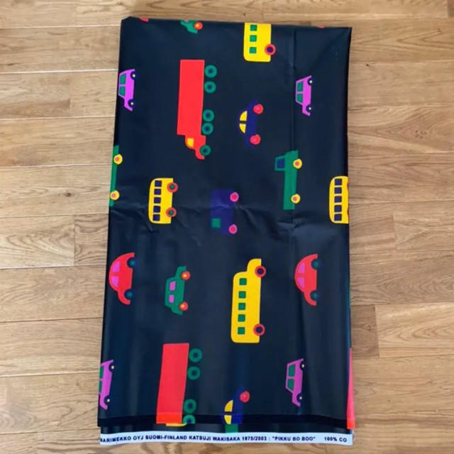 marimekko(マリメッコ)のレア★marimekko 撥水加工 PVC 生地 30×72cm 車 ブラック ハンドメイドの素材/材料(生地/糸)の商品写真