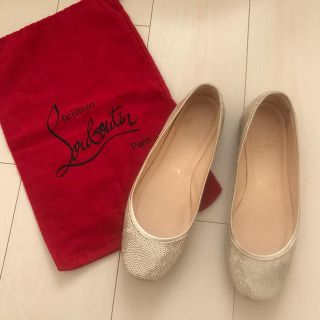 クリスチャンルブタン(Christian Louboutin)のクリスチャン　ルブタン　ゴールド　フラット　パンプス(バレエシューズ)