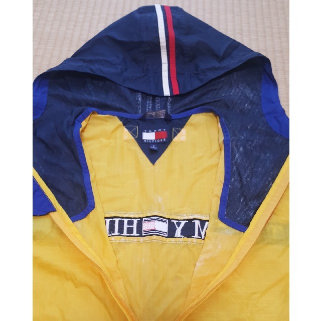 TOMMY HILFIGER(トミーヒルフィガー)のUSED　TOMYナイロンパーカー レディースのジャケット/アウター(ナイロンジャケット)の商品写真