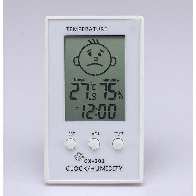 白　卓上デジタル温度計　湿度計　時計　説明書付き 壁掛けも可能 インテリア/住まい/日用品のインテリア小物(置時計)の商品写真