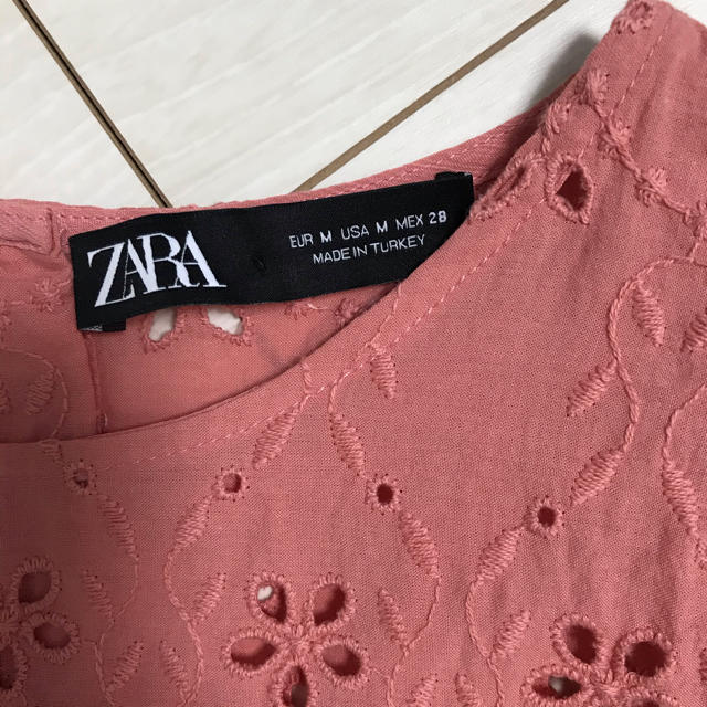 ZARA(ザラ)のZARA カットワーク　ブラウス　トップス ノースリーブ レディースのトップス(シャツ/ブラウス(半袖/袖なし))の商品写真
