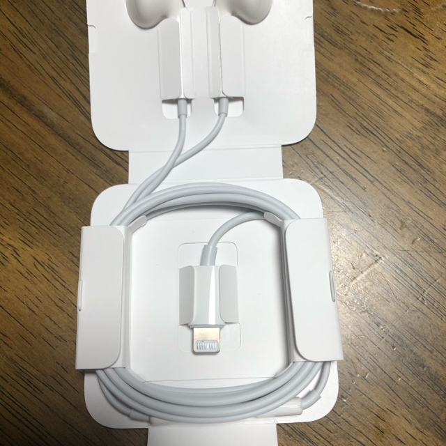 Apple(アップル)のアップル　iPhone イヤホン earphone 正規品 スマホ/家電/カメラのオーディオ機器(ヘッドフォン/イヤフォン)の商品写真