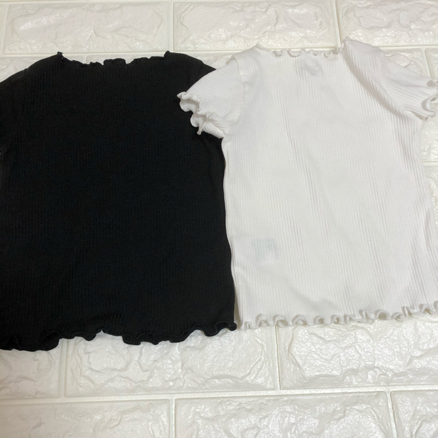 西松屋(ニシマツヤ)の☆フリル リブT半そで 白 ブラック 2枚セット 80☆ キッズ/ベビー/マタニティのベビー服(~85cm)(Ｔシャツ)の商品写真