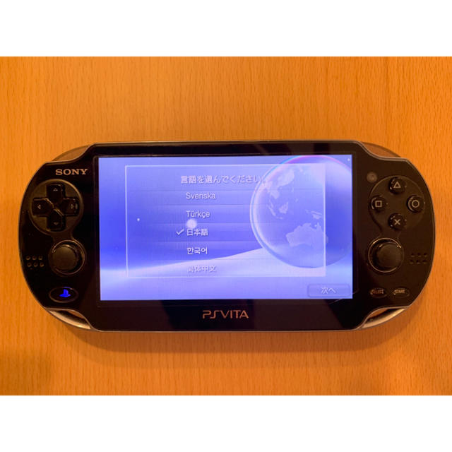PlayStation Vita(プレイステーションヴィータ)のPS VITA PCH-1100とメモリーカード16GB エンタメ/ホビーのゲームソフト/ゲーム機本体(携帯用ゲーム機本体)の商品写真