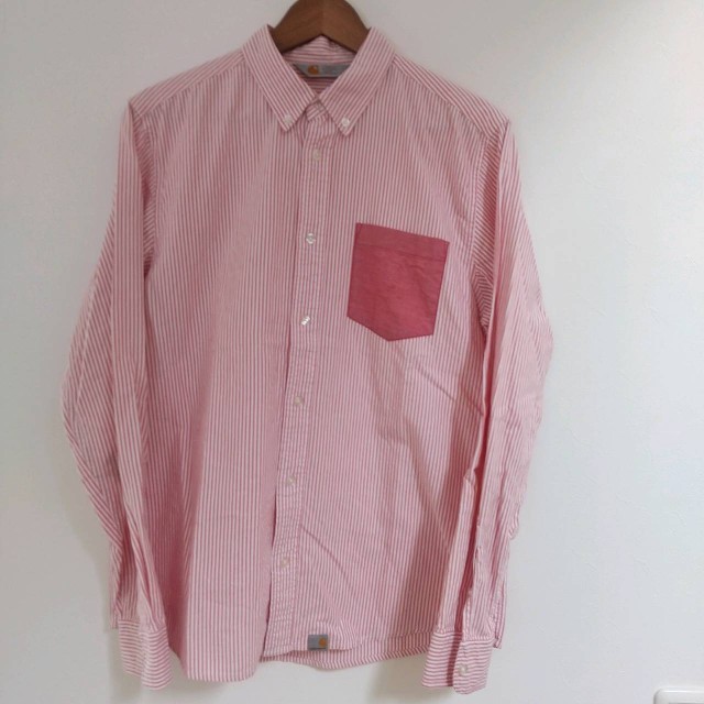 carhartt(カーハート)のカーハート　赤×白　ストライプ　ボタンダウンシャツ　サイズL メンズのトップス(シャツ)の商品写真