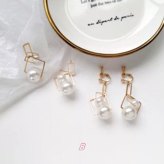 ザラ(ZARA)のパールピアス　おおぶり　ゴールド　ピアス　イヤリング(ピアス)