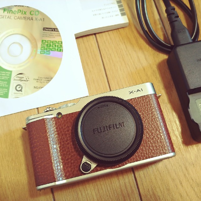 FUJIFILM x-a1 ボディ シルバー 美品 付属品有 Wi-Fi搭載