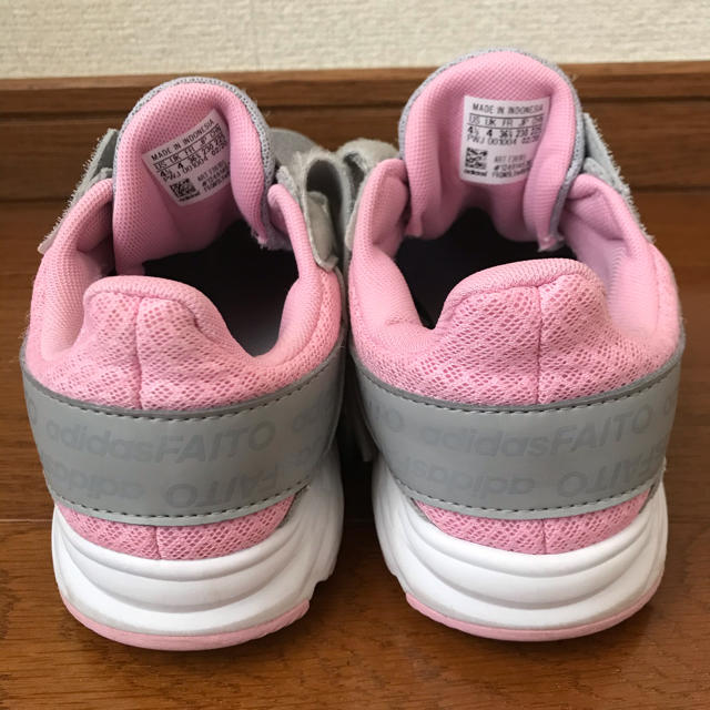 adidas(アディダス)の【お値下げ】2000円→1800円アディダス☆スニーカー23cm キッズ/ベビー/マタニティのキッズ靴/シューズ(15cm~)(スニーカー)の商品写真