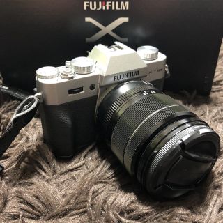 フジフイルム(富士フイルム)のFUJI FILM X−T10 X-T10 レンズキット SILVER(ミラーレス一眼)