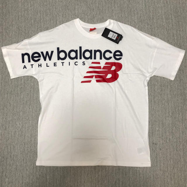 New Balance(ニューバランス)の最終値下げ　新品未使用　ニューバランス　ビッグロゴ　Tシャツ　Lサイズ メンズのトップス(Tシャツ/カットソー(半袖/袖なし))の商品写真