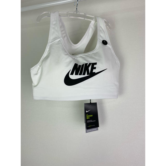 NIKE(ナイキ)の新品 タグ付き★NIKE SWOOSH★ナイキ 速乾性 スポーツブラ Sサイズ レディースのトップス(ベアトップ/チューブトップ)の商品写真