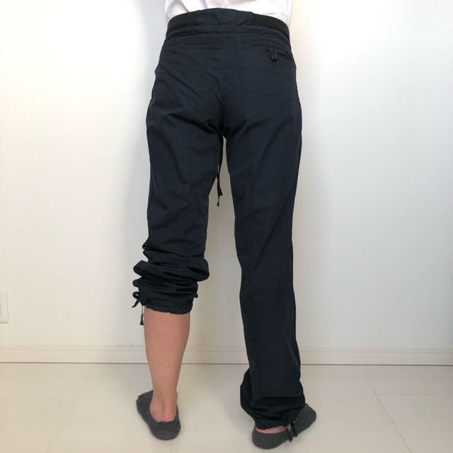 KRIS VAN ASSCHE(クリスヴァンアッシュ)のUSED 使用品 KRISVANASSCHE メンズ  2wayパンツ黒48/M メンズのパンツ(ワークパンツ/カーゴパンツ)の商品写真