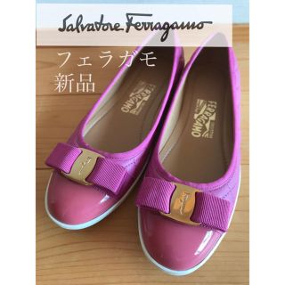 サルヴァトーレフェラガモ(Salvatore Ferragamo)の新品【フェラガモ Ferragamo 】バレリーナ　美品　VARAリボン(バレエシューズ)