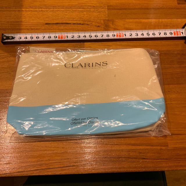 CLARINS(クラランス)の未開封　クラランス　水色ポーチ　非売品 コスメ/美容のコスメ/美容 その他(その他)の商品写真