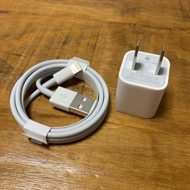 Apple(アップル)の【新品・未使用】充電アダプター&ケーブル スマホ/家電/カメラのスマートフォン/携帯電話(バッテリー/充電器)の商品写真