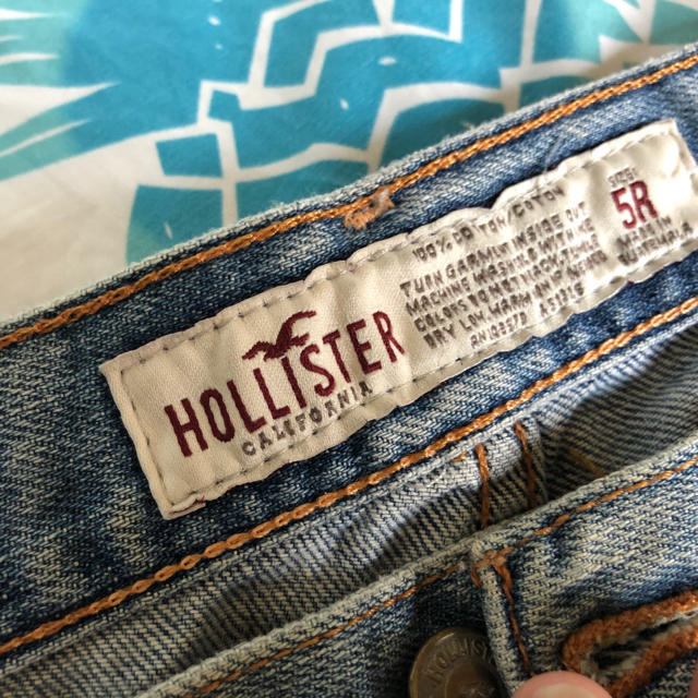 Hollister(ホリスター)のダメージ デニムショートパンツ　ホリスター　5R w27 レディースのパンツ(デニム/ジーンズ)の商品写真