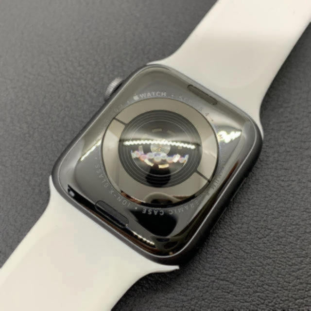 Apple Watch(アップルウォッチ)の【良品】Apple Watch Series 4 GPS 44mm グレイ メンズの時計(腕時計(デジタル))の商品写真