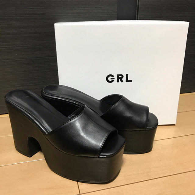 GRL(グレイル)の【完売商品】GRLグレイル／厚底フェイクレザーサボサンダル黒ブラックEMODA レディースの靴/シューズ(サンダル)の商品写真