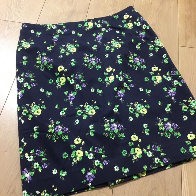 COMME CA ISM(コムサイズム)のコムサイズム　花柄スカート レディースのスカート(ミニスカート)の商品写真