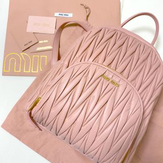 ミュウミュウ(miumiu)の専用【新品未使用】 miumiu マテラッセ レザーバックパック(リュック/バックパック)