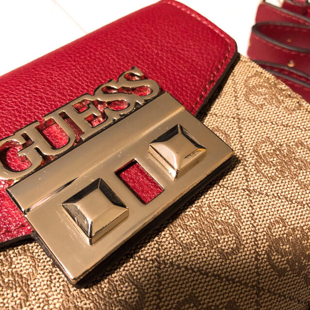 GUESS(ゲス)のGUESS ウエストポーチ レディースのバッグ(ボディバッグ/ウエストポーチ)の商品写真