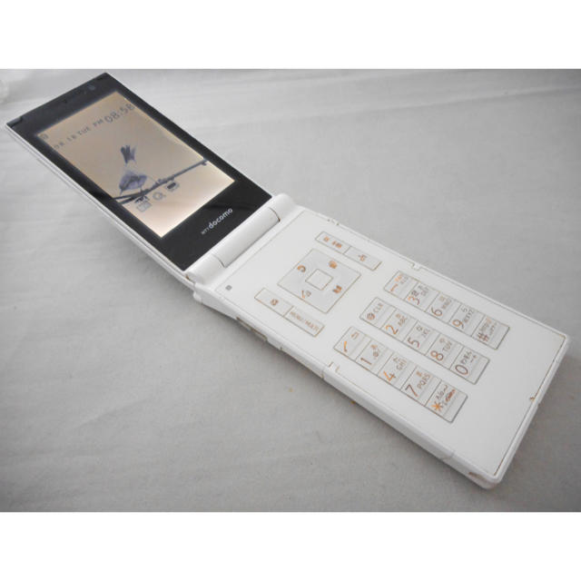 NEC(エヌイーシー)のN706iII FOMA ポリッシュホワイト★ドコモ中古携帯ガラケーdocomo スマホ/家電/カメラのスマートフォン/携帯電話(携帯電話本体)の商品写真