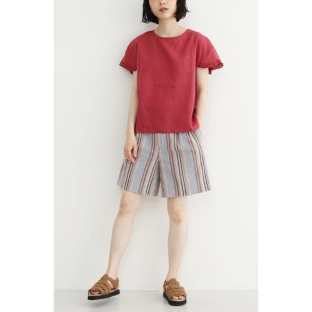 merlot(メルロー)のタグ付き新品 merlot リネンフレアスカラップ袖ブラウス 半袖 麻 レディースのトップス(シャツ/ブラウス(半袖/袖なし))の商品写真