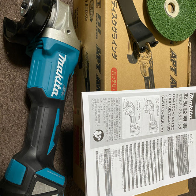 Makita(マキタ)の未使用品　マキタ　充電式ディスクグラインダ　GA412DZ スポーツ/アウトドアの自転車(工具/メンテナンス)の商品写真