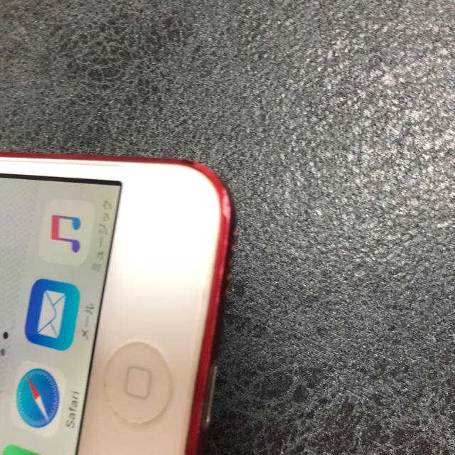 iPod touch(アイポッドタッチ)の iPod touch (PRODUCT)RED 32GB 第5世代 スマホ/家電/カメラのスマートフォン/携帯電話(スマートフォン本体)の商品写真