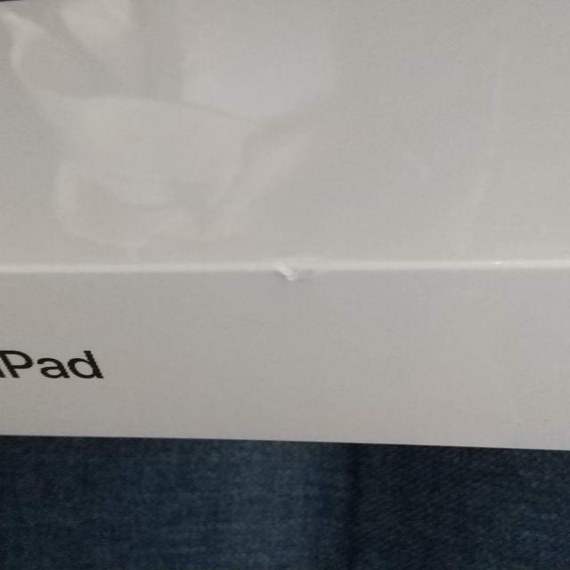 iPad (第7世代) 32GB Wi-Fiモデル 新品未開封 箱へこみ有 2