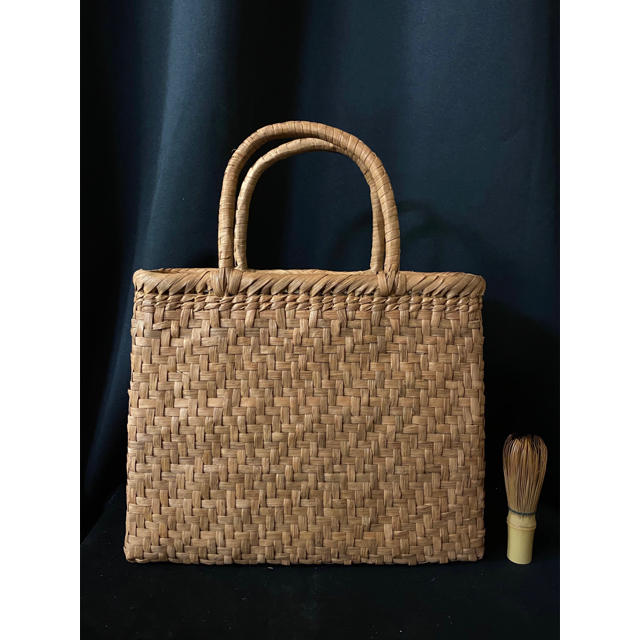 サイズ特価出品　国産蔓使用　サイズM  匠の技　職人手編み　網代編み　山葡萄籠バッグ