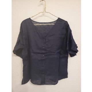 アパートバイローリーズ(apart by lowrys)の[新品タグ付き]apart by lowrys リネンソデフリルBL　ネイビー(シャツ/ブラウス(半袖/袖なし))