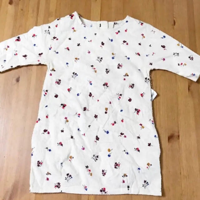 Old Navy(オールドネイビー)の半額　新品　OLDNAVY 花柄ワンピース オールドネイビー   キッズ　子供服 キッズ/ベビー/マタニティのキッズ服女の子用(90cm~)(ワンピース)の商品写真