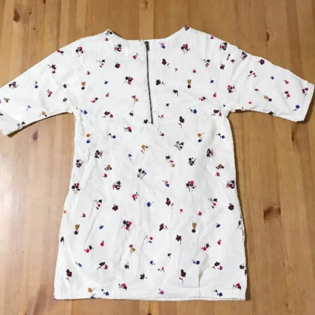 Old Navy(オールドネイビー)の半額　新品　OLDNAVY 花柄ワンピース オールドネイビー   キッズ　子供服 キッズ/ベビー/マタニティのキッズ服女の子用(90cm~)(ワンピース)の商品写真