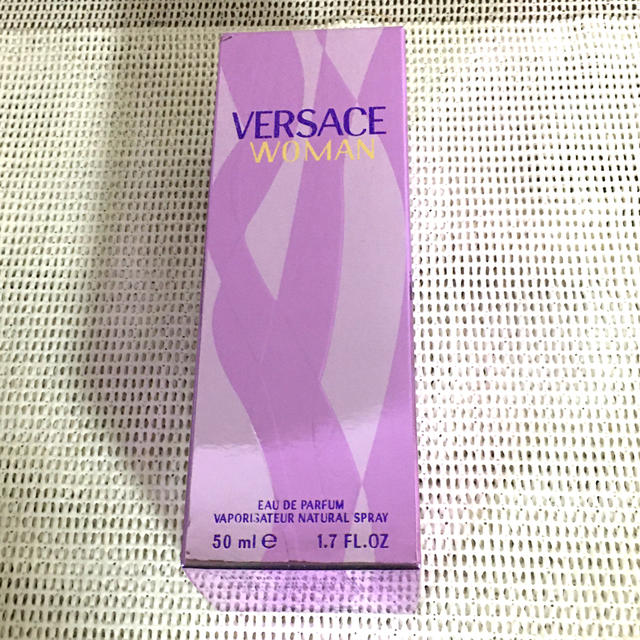 VERSACE(ヴェルサーチ)のVERSACE   WOMAN   香水　50ml コスメ/美容の香水(香水(女性用))の商品写真