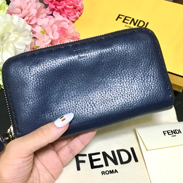 【箱付き】FENDI フェンディ セレリア 牛革 ラウンドファスナー