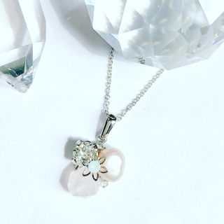 スワロフスキー(SWAROVSKI)の 【天然石】 ローズクォーツ　宝石箱のようなマスクチャーム (ネックレス)