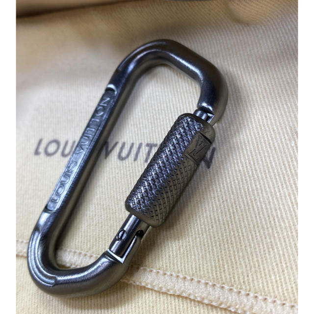 LOUIS VUITTON(ルイヴィトン)の未使用品　ルイヴィトン  カラビナ　キーホルダー メンズのファッション小物(キーホルダー)の商品写真