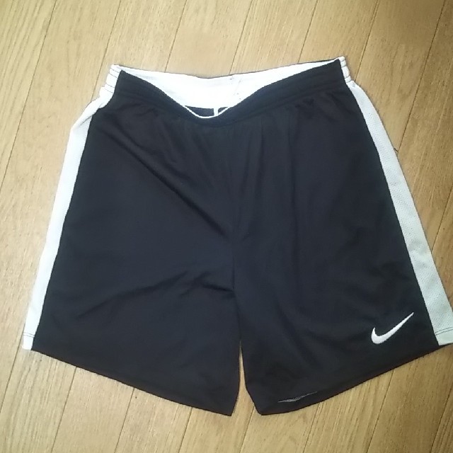 NIKE(ナイキ)の150 DRYFIT  NIKE ナイキ ハーフパンツ キッズ/ベビー/マタニティのキッズ服男の子用(90cm~)(パンツ/スパッツ)の商品写真