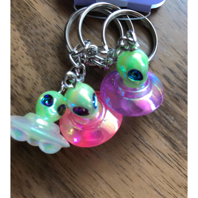 claire's(クレアーズ)の新品　クレアーズ　UFO 宇宙人　キーホルダー  3点セット エンタメ/ホビーのエンタメ その他(その他)の商品写真