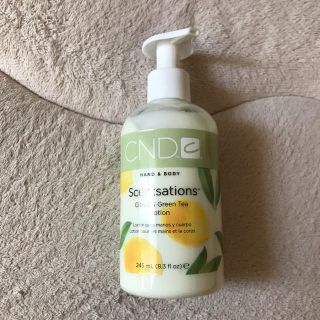 シーエヌディー(CND)の☆美品☆ CNDセンセーション ハンド＆ボディローション シトラス＆グリーンティ(ボディクリーム)