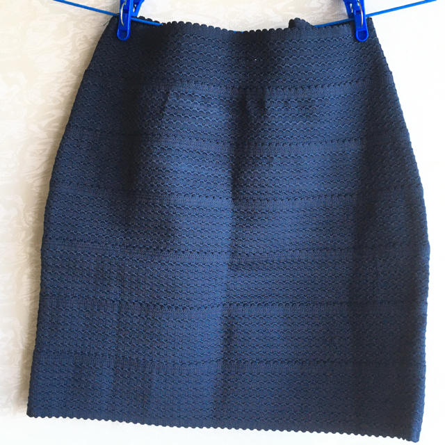 H&M(エイチアンドエム)の新品タグ付　H&M ミニスカート　XS 紺色 レディースのスカート(ミニスカート)の商品写真