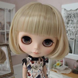 ネオブライス ウィッグ エアリーボブ CG 10インチ Blytheの通販 by ...