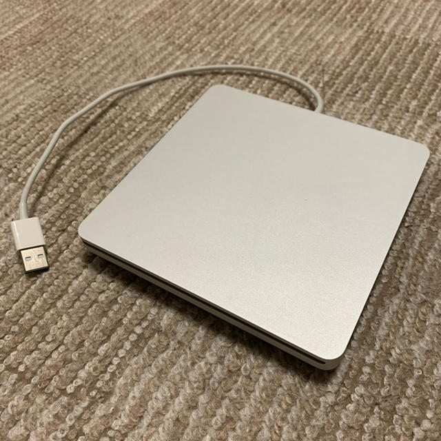 Apple(アップル)のApple USB superdrive 純正 スマホ/家電/カメラのPC/タブレット(PC周辺機器)の商品写真